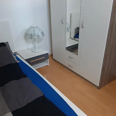2 Schlafzimmer *